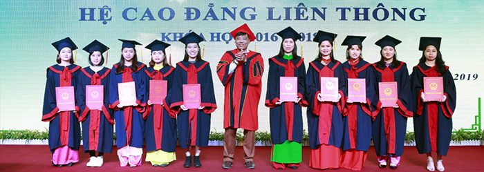 Lễ trao bằng tốt nghiệp hệ Cao đẳng liên thông khóa học 2016 - 2018_2